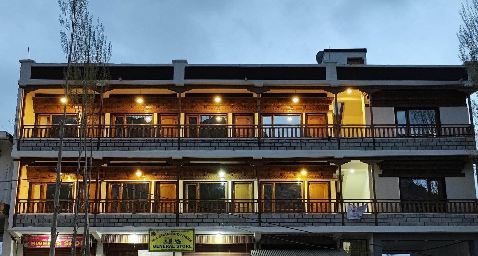 Zanu Residency Hotel Leh Exterior photo